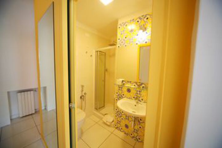Room 3 of 21