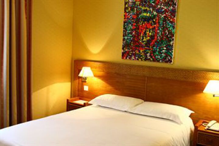 Room 4 of 15