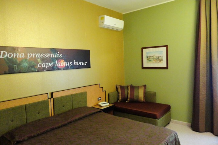 Room 5 of 44