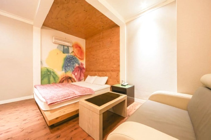 Room 2 of 12