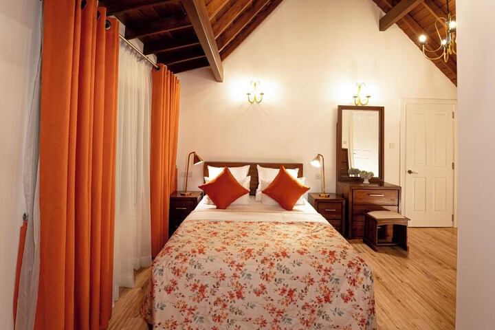 Room 2 of 28