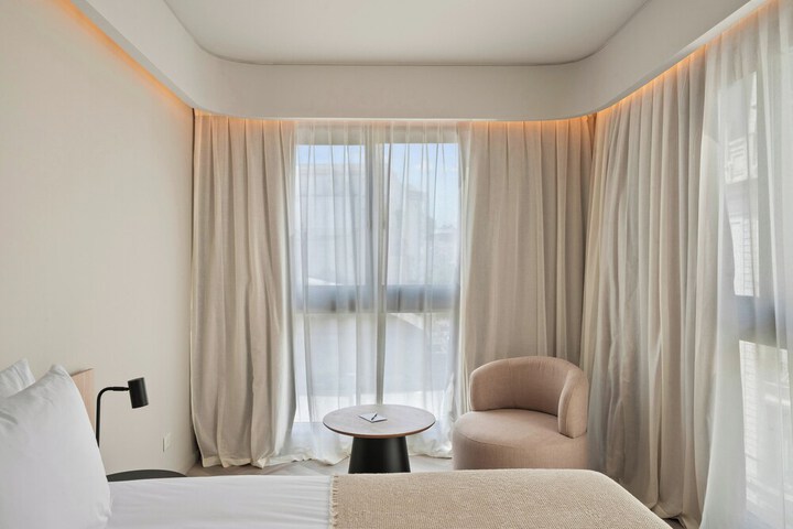 Room 22 of 72