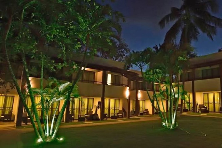 Hotel Exterior 20 of 26