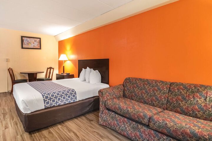1 King Bed (14 of 16)