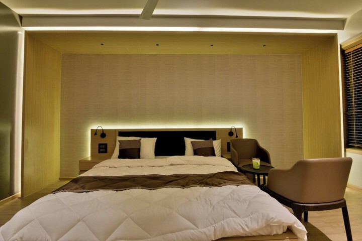 Room 4 of 17