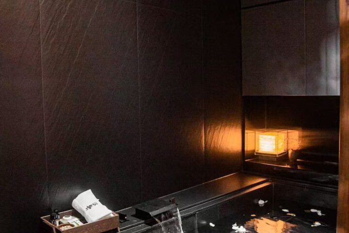 Room 7 of 49