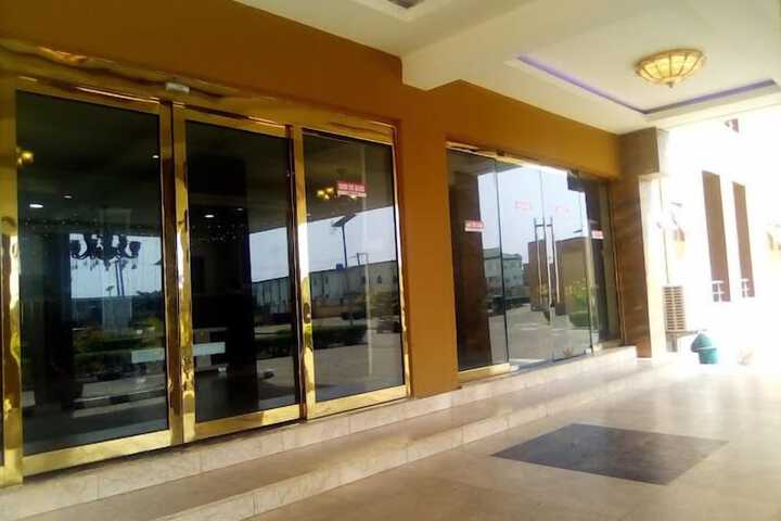 AM 2 PM Hotel and Suites