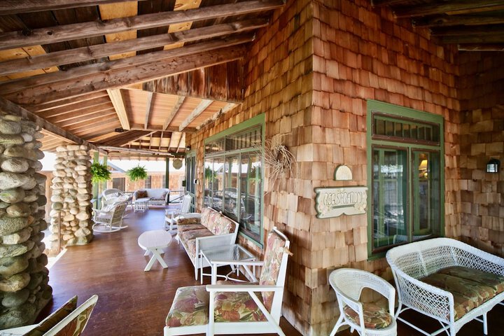 Exterior of Whaleback Inn