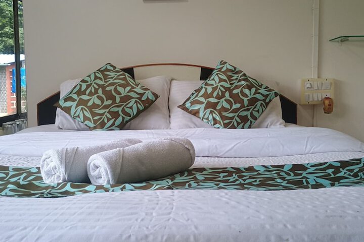 Room 4 of 18