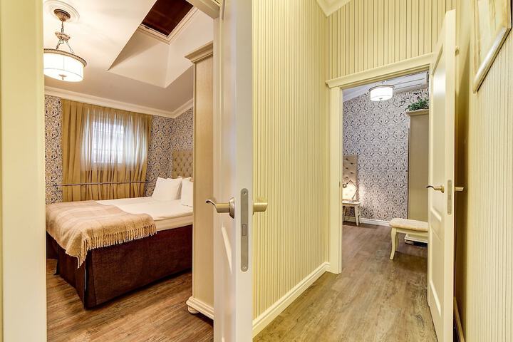 Room 45 of 120