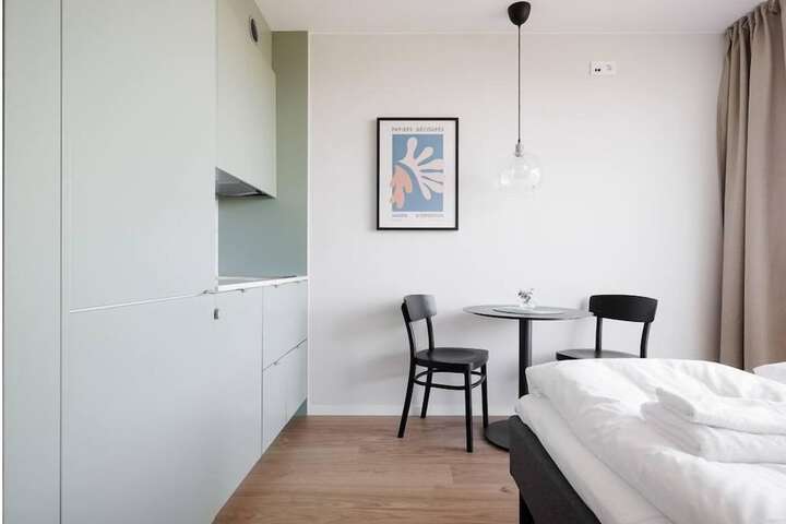 Room 83 of 162