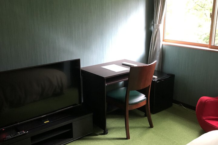 Room 11 of 31