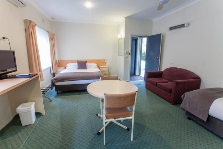 Room 8 of 10