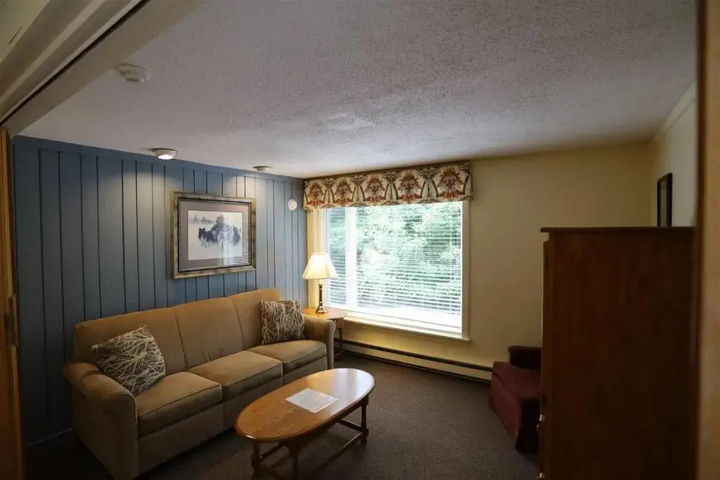 Room 2 of 7