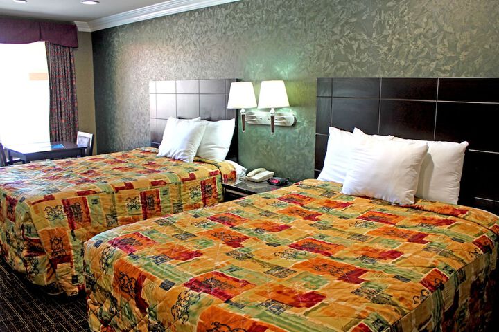 1 King Bed (10 of 21)