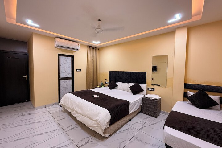Room 15 of 25