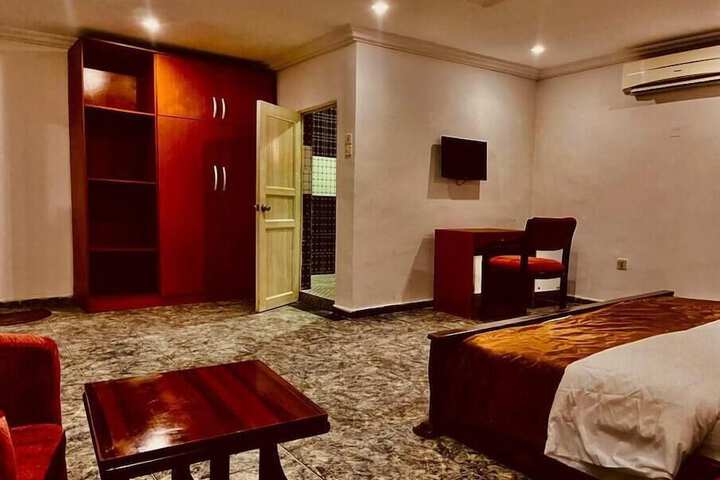 Room 4 of 19