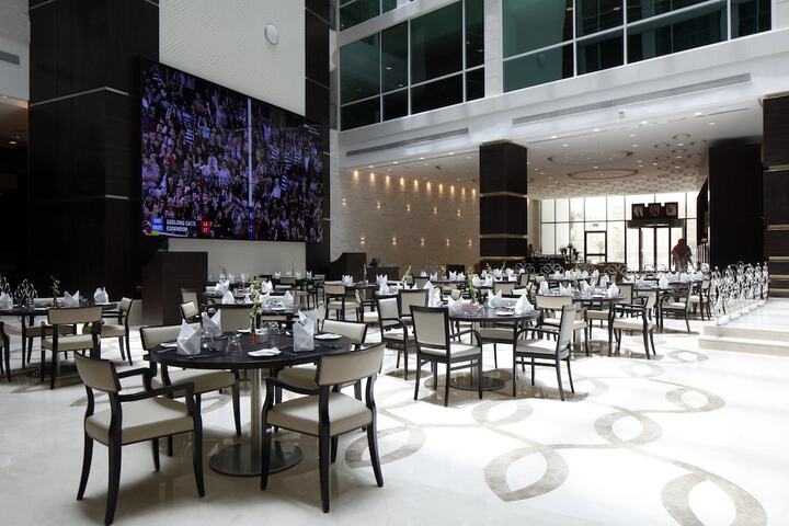Dining 67 of 90