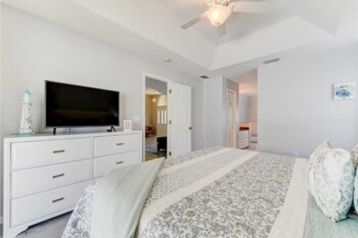Room 34 of 40