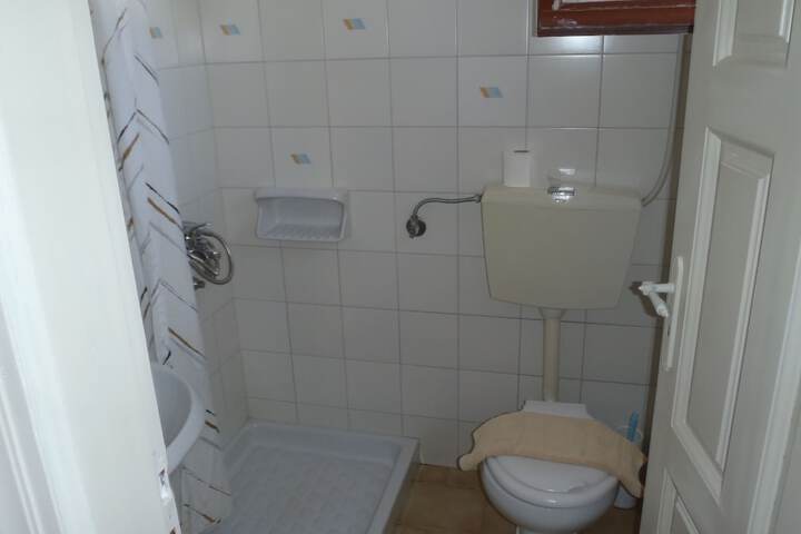 Room 71 of 106