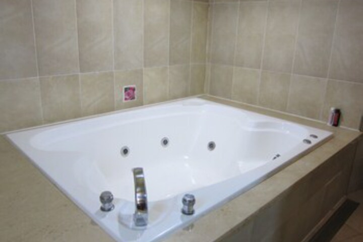 Hot Tub 45 of 91