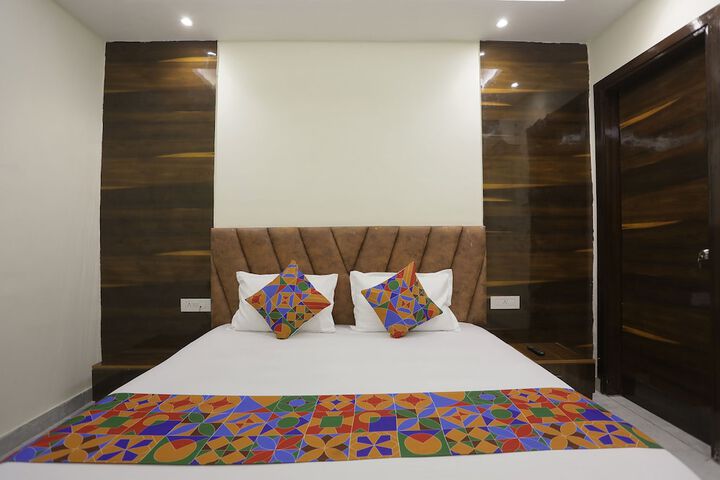 Room 12 of 24