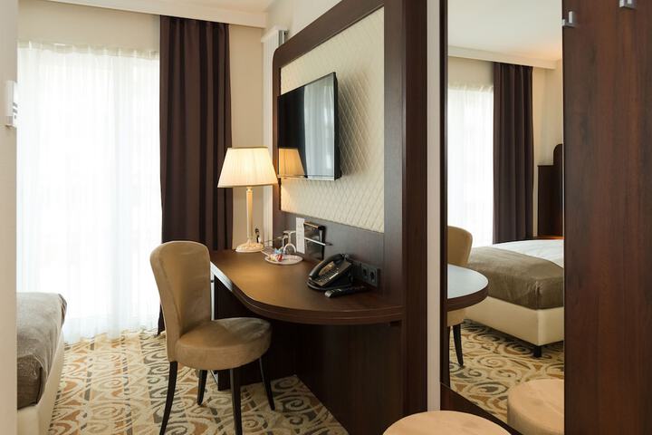 Room 16 of 49