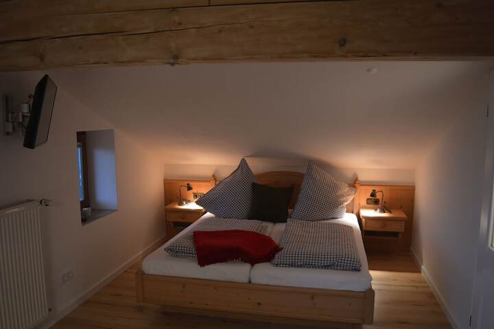 Room 2 of 48