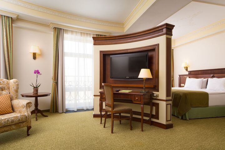 Room 10 of 108