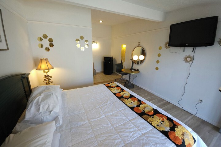 Room 5 of 11