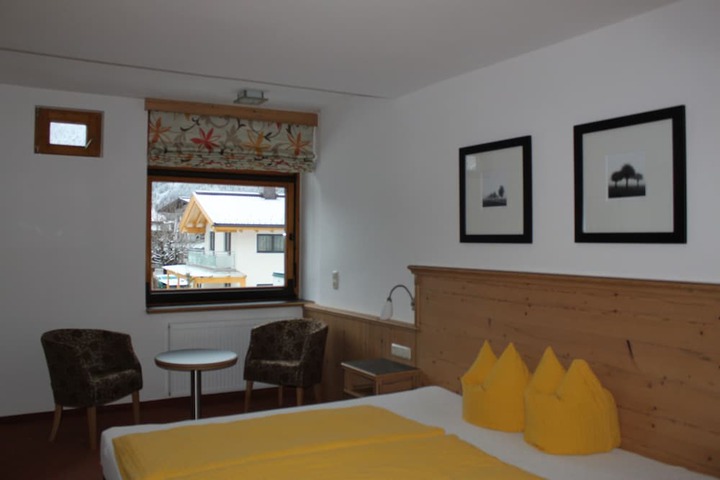 Room 6 of 62