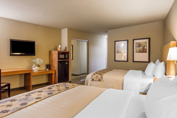 2 Queen Beds (5 of 8)