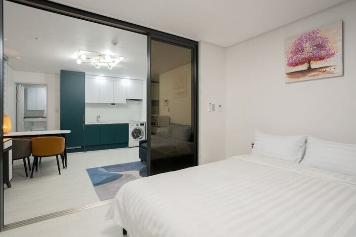 Room 8 of 18