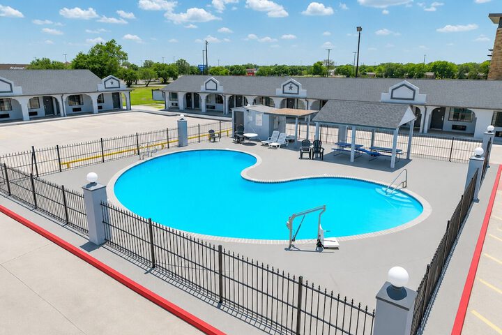 Pools & Facilities
