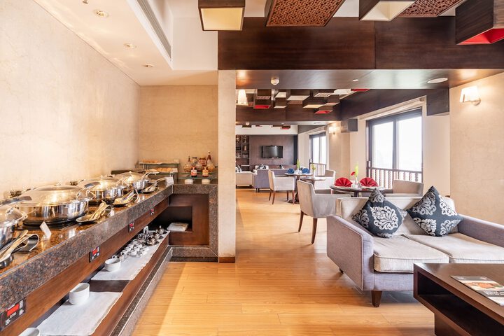 Lounge 126 of 172