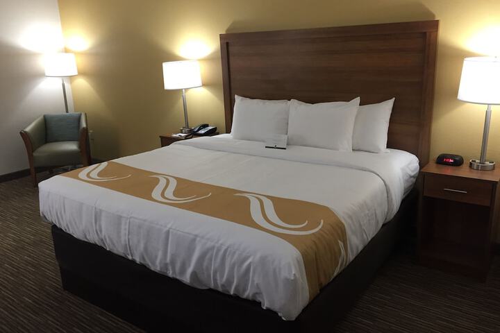 1 King Bed (2 of 16)