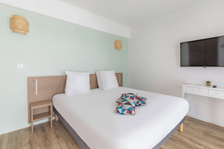 Room 4 of 42