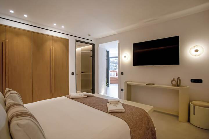 Room 32 of 103