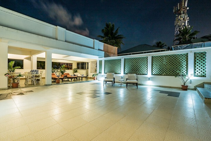Pool Hotel