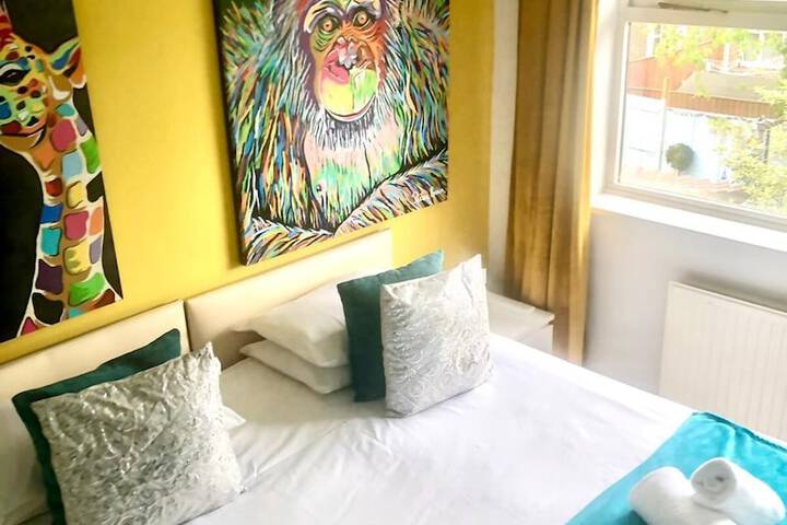 Room 40 of 77
