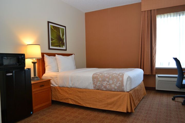 2 Double Beds (7 of 7)