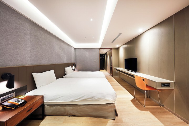Room 28 of 72