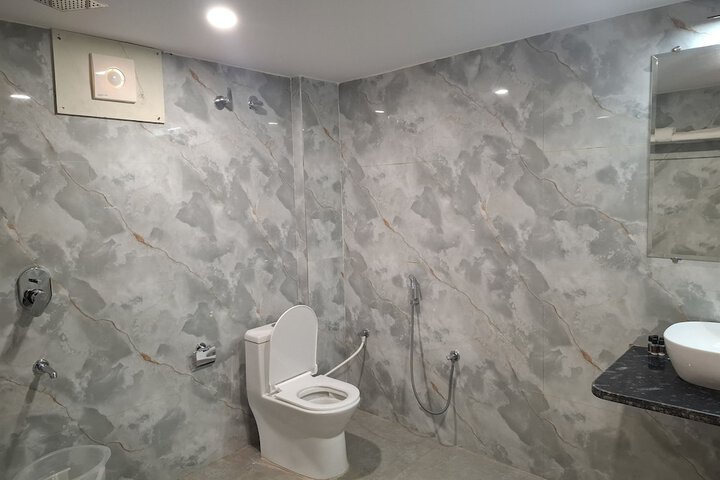 Room 33 of 47