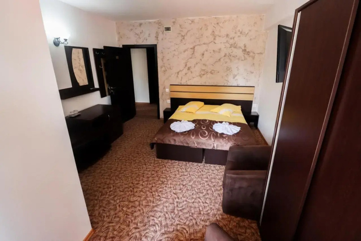 Room 7 of 27