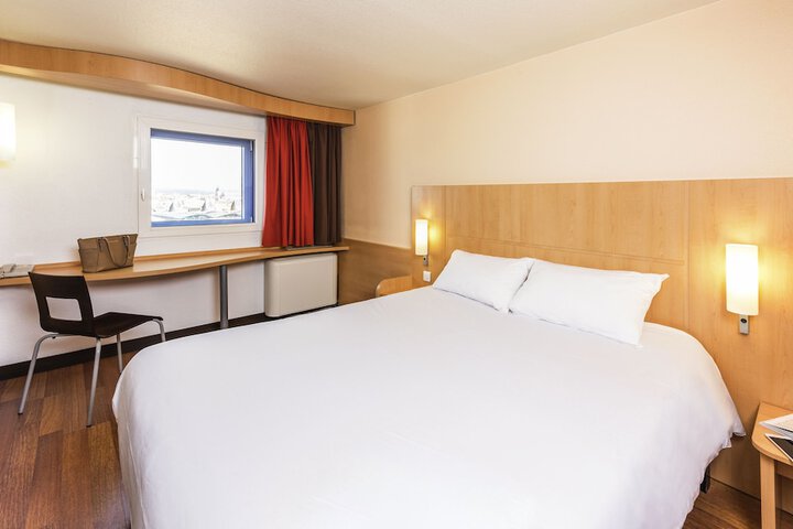 Room 3 of 88