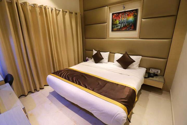 Room 10 of 32