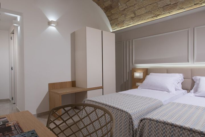 Room 7 of 17
