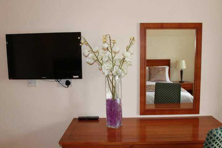 Room 10 of 12