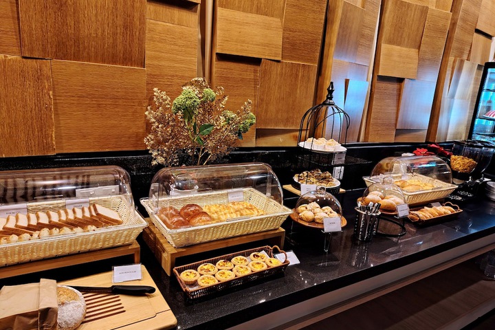 Dining 56 of 61