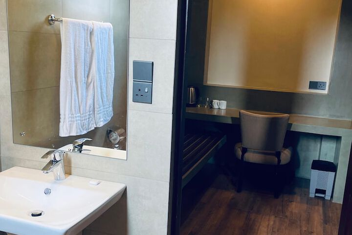 Room 7 of 14